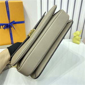 L.V Pochette  Métis  Monogram Empreinte Turtledove M44881