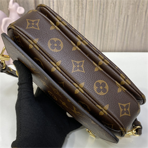 L.V Pochette  Métis  East West Monogram Canvas M46279