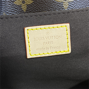 L.V Pochette  Métis  East West Monogram Canvas M46279