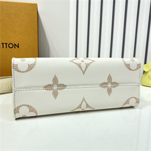 L.V ONTHEGO PM Giant Monogram Canvas M24533