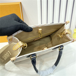 L.V ONTHEGO PM Giant Monogram Canvas M24533