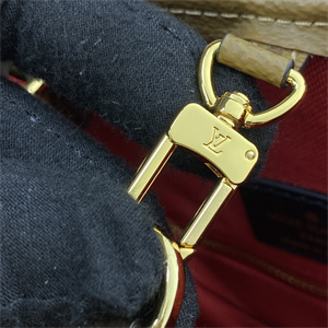 L.V ONTHEGO GM Monogram Canvas with Monogram Long Strap M44576