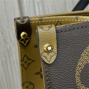 L.V ONTHEGO GM Monogram Canvas with Black Leather Long Strap M45320