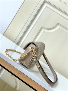 L.V Wallet On Chain IVY Monogram Emprenite Beige M82211