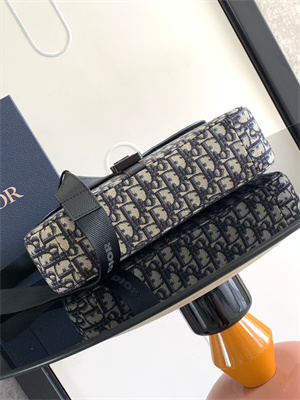 Dior Saddle Messenger Bag Oblique Jacquard With Grained Calfskin