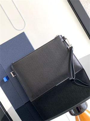 Di.or Pouch  Black Oblique Galary Calfskin