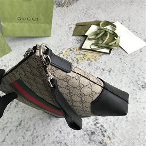 Gu.cci GG Supreme  Clutch With Web 523603