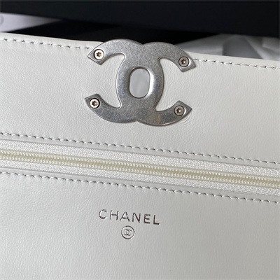 Cha.nel Wallet On Chain Lambskin Silver Tone Metal White AP3267