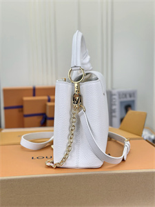 L.V Capucines MM Bag Taurillon Leather White M22375