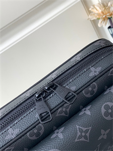 L.V Steamer Messenger Bag Monogram Eclipse M46795