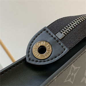 L.V Pochette Voyage MM Monogram Eclipse M61692