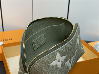 L.V Pochette Cosmetique PM Monogram Empreinte Green M82493