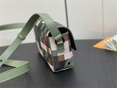 L.V Steamer Wearable Wallet Damoflage Coated  Canvas Green M83172