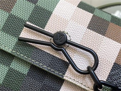 L.V Steamer Wearable Wallet Damoflage Coated  Canvas Green M83172