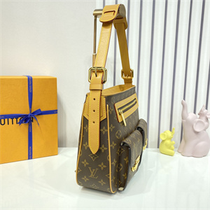 L.V Hudson GM Shoulder Bag Monogram Canvas M40045