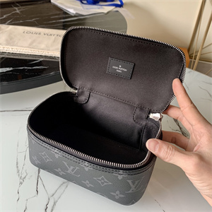 L.V Packing Cube PM Monogram Eclipse M43688