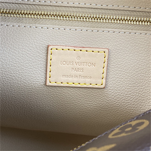 L.V Cosmetic GM Pouch Monogram Canvas M46458