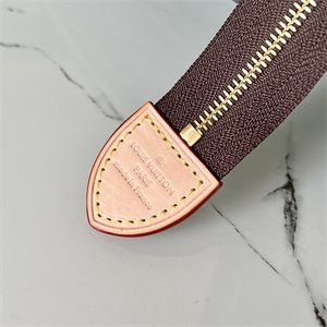 L.V Toiletry Pouch 26 Monogram Canvas M47542