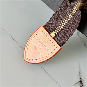 L.V Toiletry Pouch 15 Monogram Canvas M47546