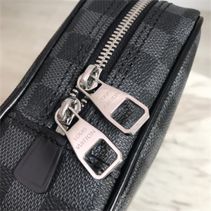 L.V Toilet Pouch GM Damier Graphite N47521