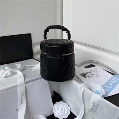 Cha.nel Vanity Case With Top Handle Lambskin Gold Tone Metal Black AP2730