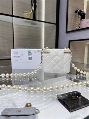 Cha.nel Vanity Case With Chain Lambskin Gold Tone Metal White AP2581