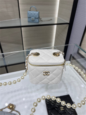 Cha.nel Vanity Case With Chain Lambskin Gold Tone Metal White AP2581