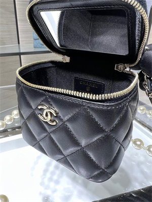 Cha.nel Vanity Case With Chain Lambskin Gold Tone Metal Black AP2581