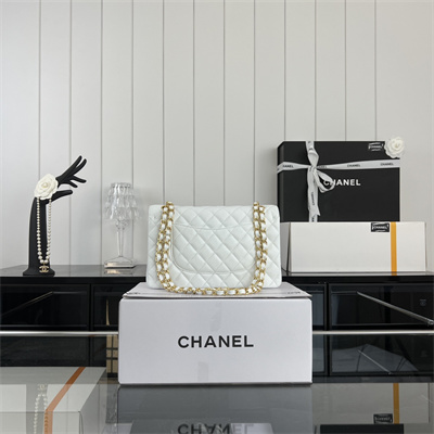 Cha.nel Medium Classic Flap Bag Grained Calfskin Gold Tone Metal White 01112 (Flap Edge Stitch)