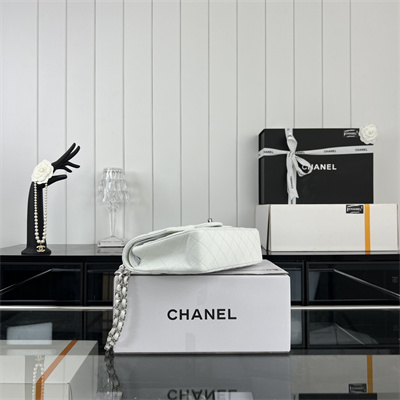 Cha.nel Medium Classic Flap Bag Grained Calfskin Silver Tone Metal White 01112