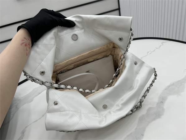 Cha.nel 22 Small Handbag Shiny Calfskin Silver Tone Metal White AS3260