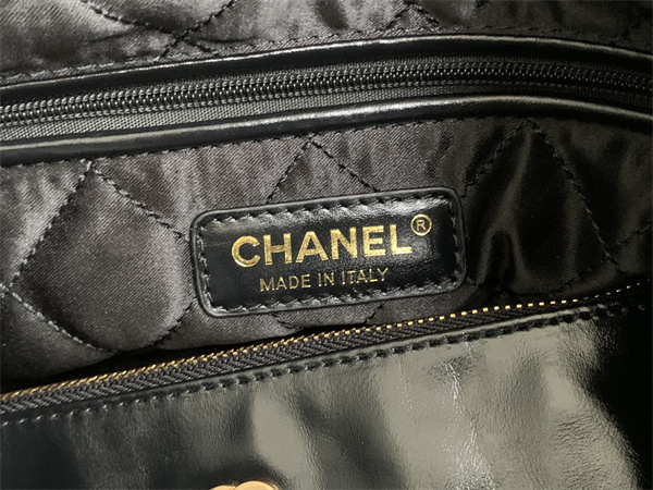 Cha.nel 22 Small Handbag Shiny Calfskin Gold Tone Metal Black AS3260