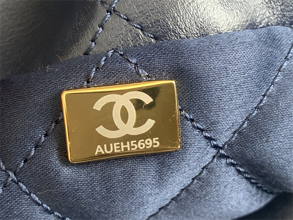 Cha.nel 22 Small Handbag Shiny Calfskin Gold Tone Metal Dk Navy AS3260