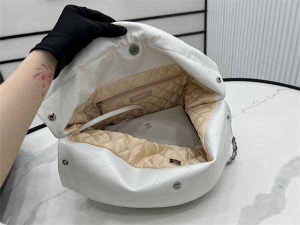 Cha.nel 22 Medium Handbag Shiny Calfskin Silver Tone Metal White AS3261