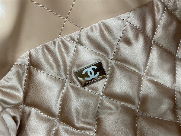 Cha.nel 22 Medium Handbag Shiny Calfskin Silver Tone Metal Brown AS3261