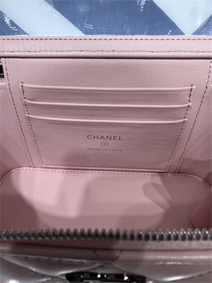 Cha.nel Clutch With Chain Vanity Shiny Crumpled Calfskin, Strass & Ruthenium-Finish Metal Pink AP3593