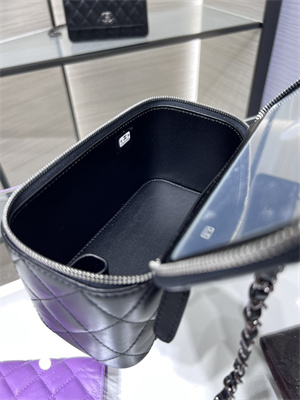 Cha.nel Clutch With Chain Vanity Shiny Crumpled Calfskin, Strass & Ruthenium-Finish Metal Black AP3593