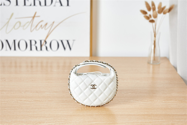 Cha.nel Pouch Lambskin Gold Tone Metal White AP3095