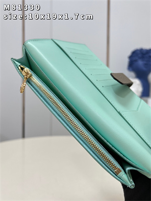 L.V Capucines Vertical Wallet Taurillon leather Tourterelle Grey M81330