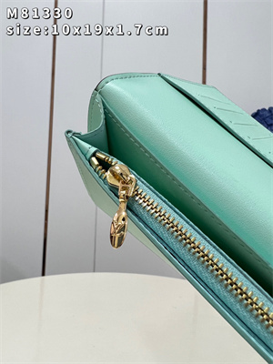 L.V Capucines Vertical Wallet Taurillon leather Tourterelle Grey M81330