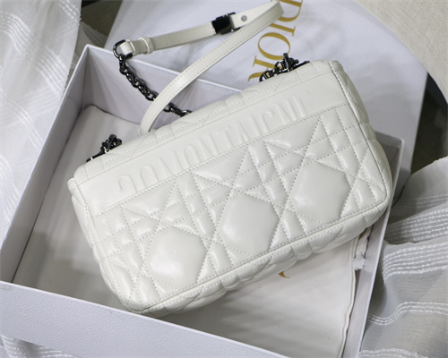 CD Medium Di.or Caro Bag Quilted Macrocannage Calfskin Guncolor Tone Metal White