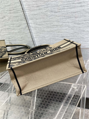 CD Medium Book Tote Jute Canvas Embroidery With Tiger