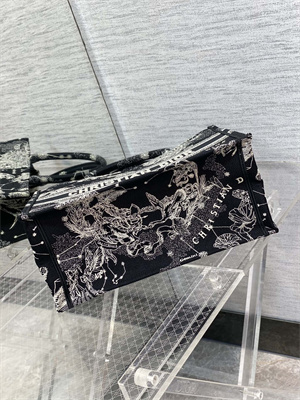 CD Medium Book Tote Di.or Zodiac Embroidery Black and White