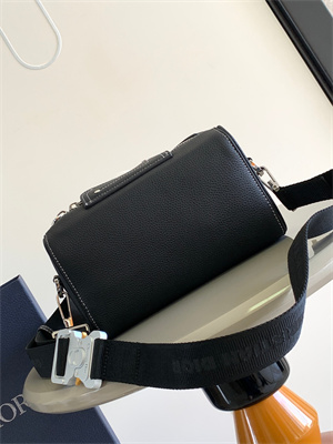 Di.or Lingot 22 Shoulder Bag Black Grained Calfskin