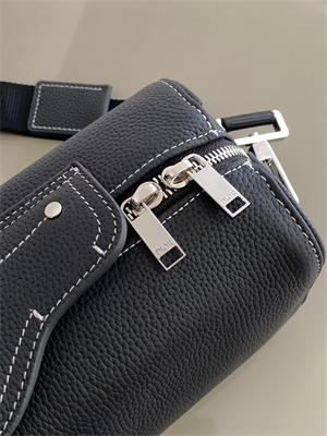 Di.or Lingot 22 Shoulder Bag Black Grained Calfskin