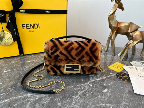 Fen.di BAGUETTE Mini Bag Brown Sheepskin