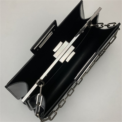 Fen.di Peekaboo Cut Medium Leather Bag Black Color