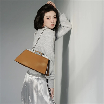 Fen.di Peekaboo Cut Medium Leather Bag Brown Color