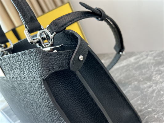 Fen.di Peekaboo Iconic ISeeU Medium Bag Cuoio Romano Leather Black Color With Topstitches