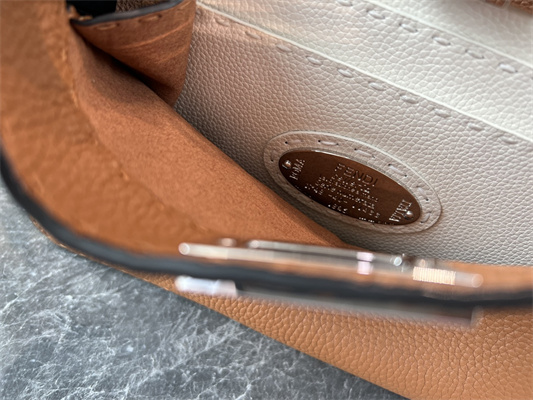 Fen.di Peekaboo Iconic ISeeU Small Bag Cuoio Romano Leather Brown Color With Topstitches